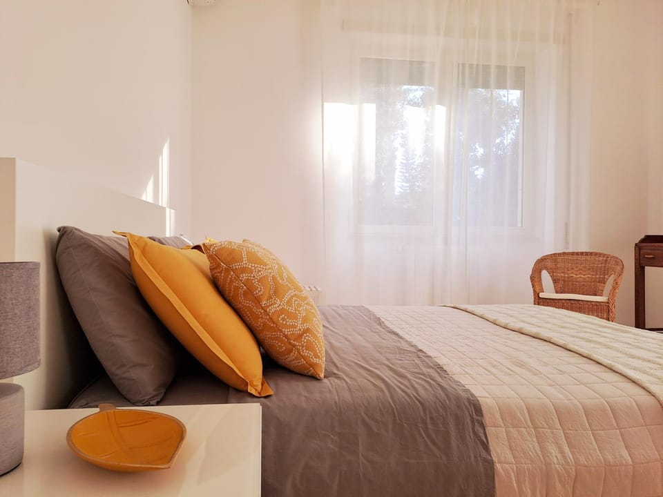 Bed, Photo of the whole room, Bedroom, wardrobe, air conditioner, air conditioner