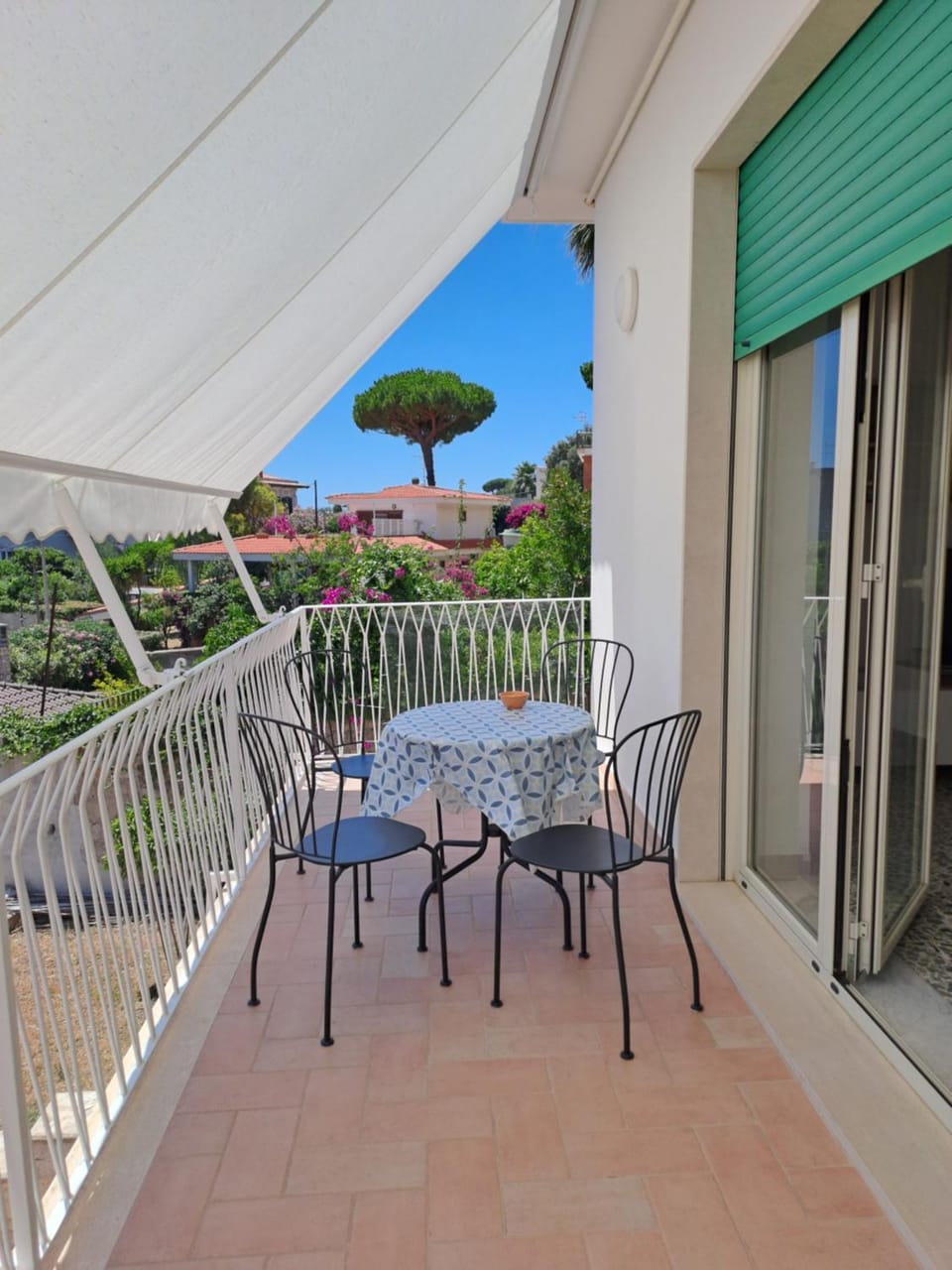 Property building, Day, Summer, Balcony/Terrace, Dining area, Sea view