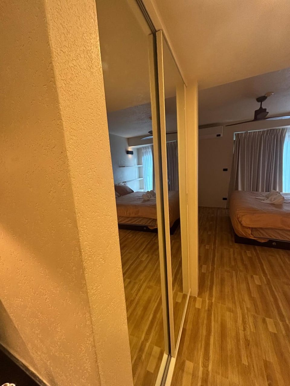 E303 King Bed Studio with Sea View & 75 Smart TV Apartment in Ko Samui