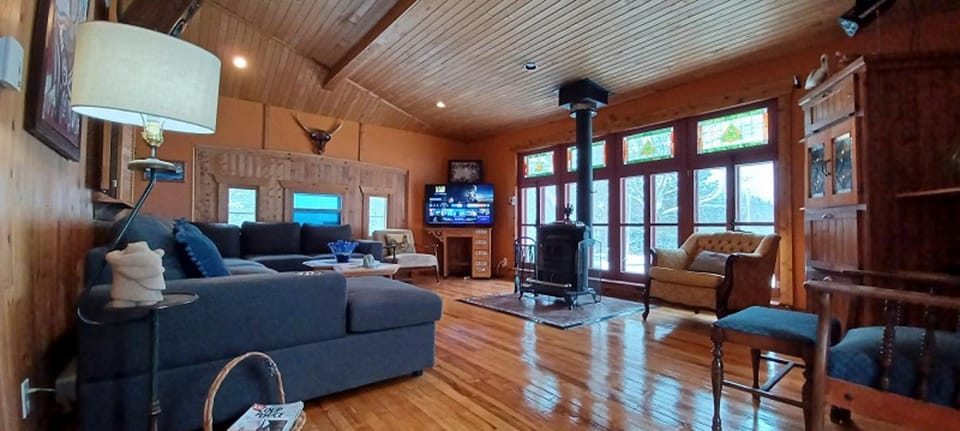 Communal lounge/ TV room