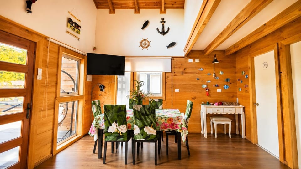 Casa de las Flores House in Los Ríos, Chile