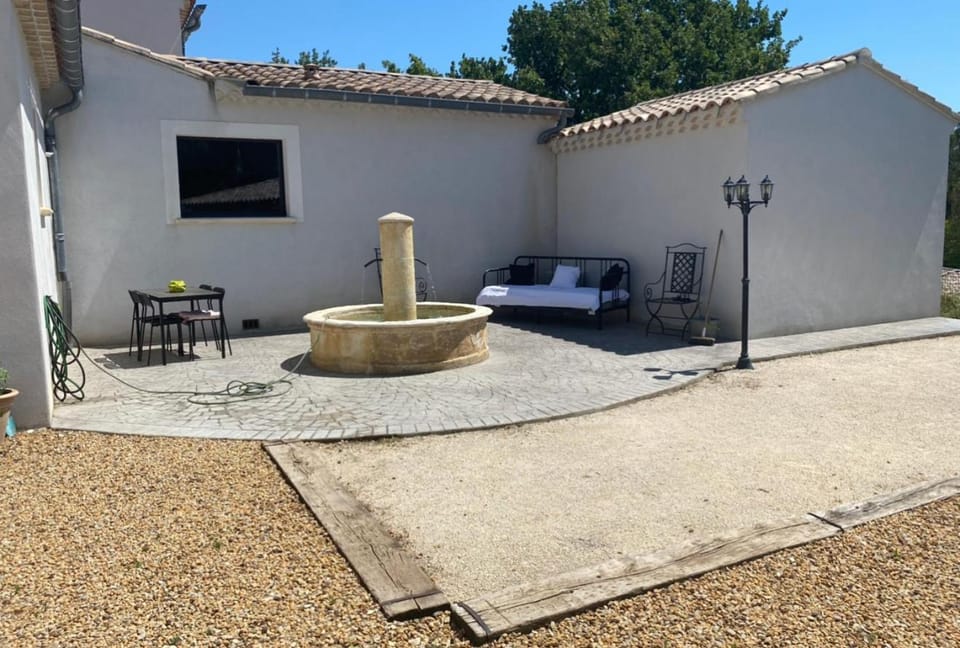 Location Vacances à Laudun Bed and Breakfast in Provence