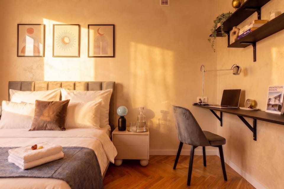 Bed, Photo of the whole room, Bedroom
