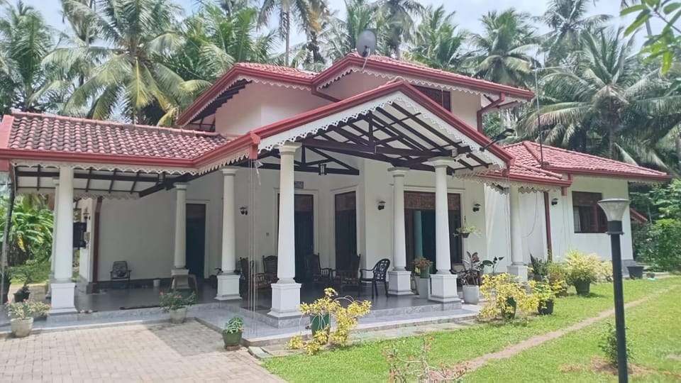 Property building, Day, Garden, Garden view