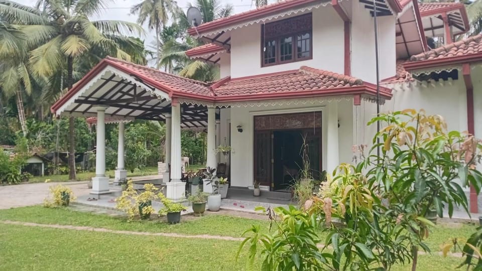 Property building, Day, Garden, Garden view
