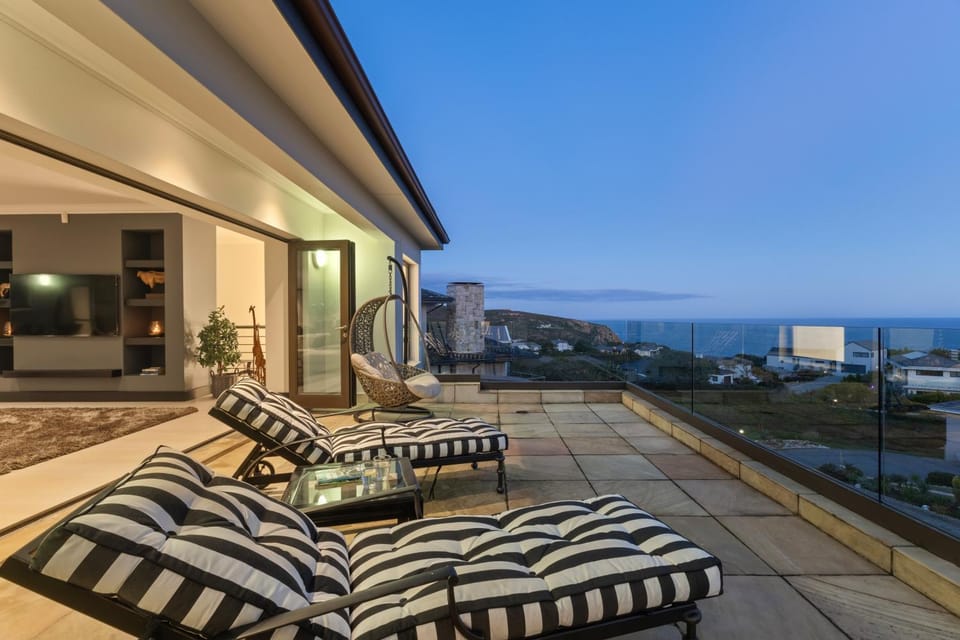 Luxury Coastal Retreat Villa in Knysna