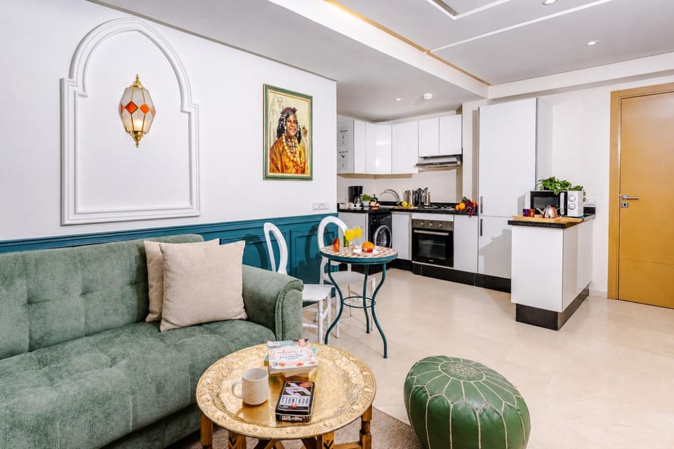 Dining area, microwave, oven, stove, kitchen