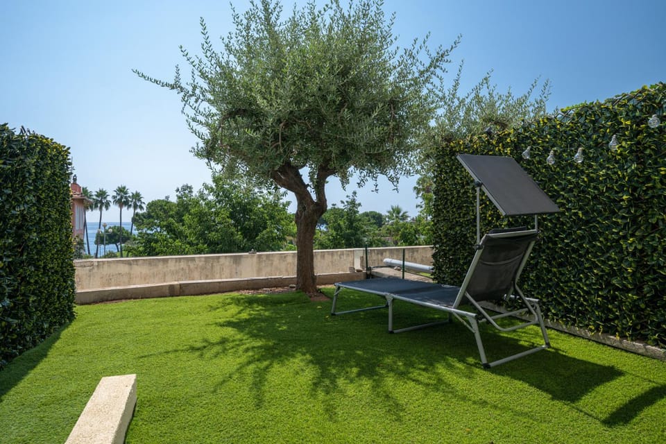 Patio, Spring, Day, Natural landscape, Garden, Garden view, sunbed