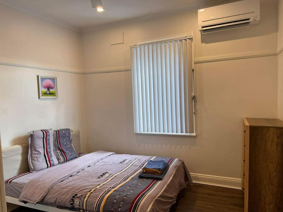 Spacious 3BR1B Family Home Near Lake Parramatta House in North Parramatta