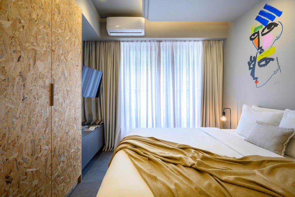 Bed, Bedroom, wardrobe, air conditioner