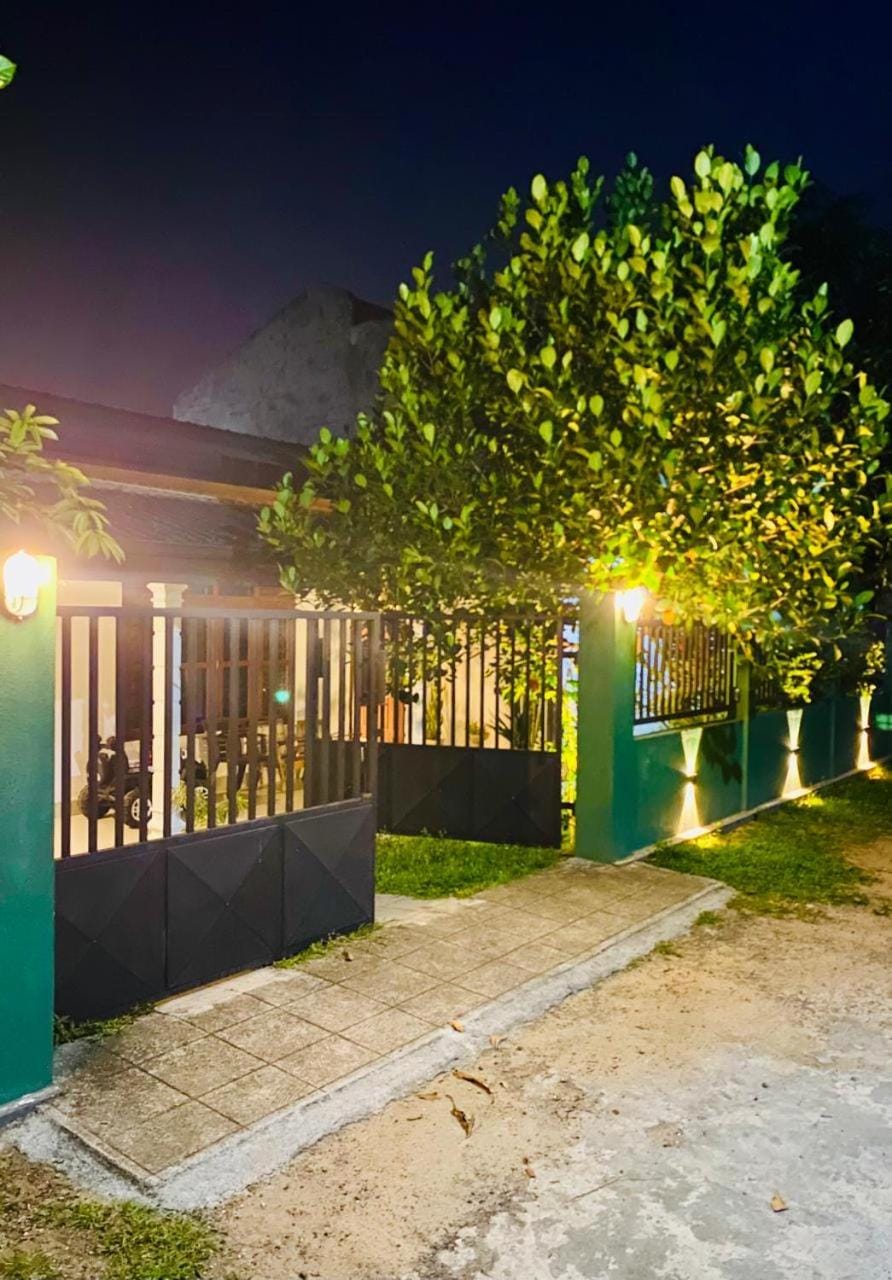 Fully furnished villa with AC & Non-AC rooms House in Wadduwa