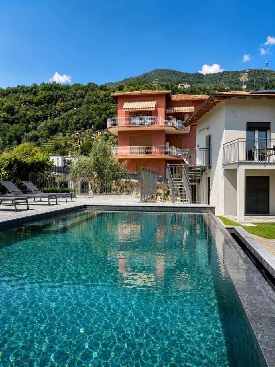 Residence Ca' Gino Svizzer Pool - Apartments - Larihome Apartment in Dongo