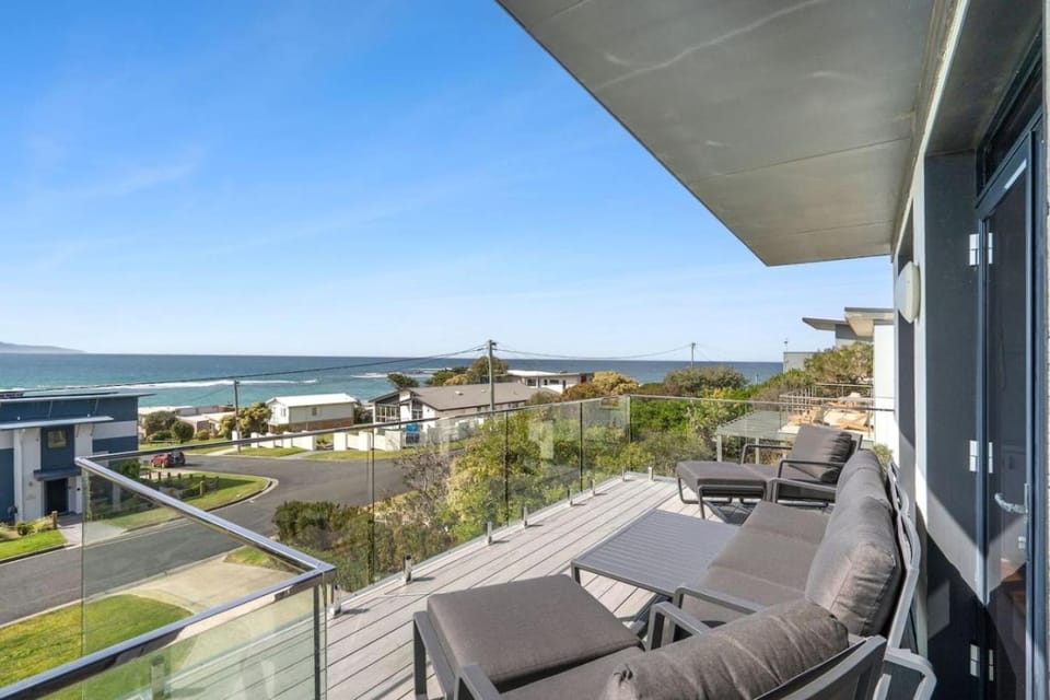 Marram House - Views in Marengo House in Apollo Bay