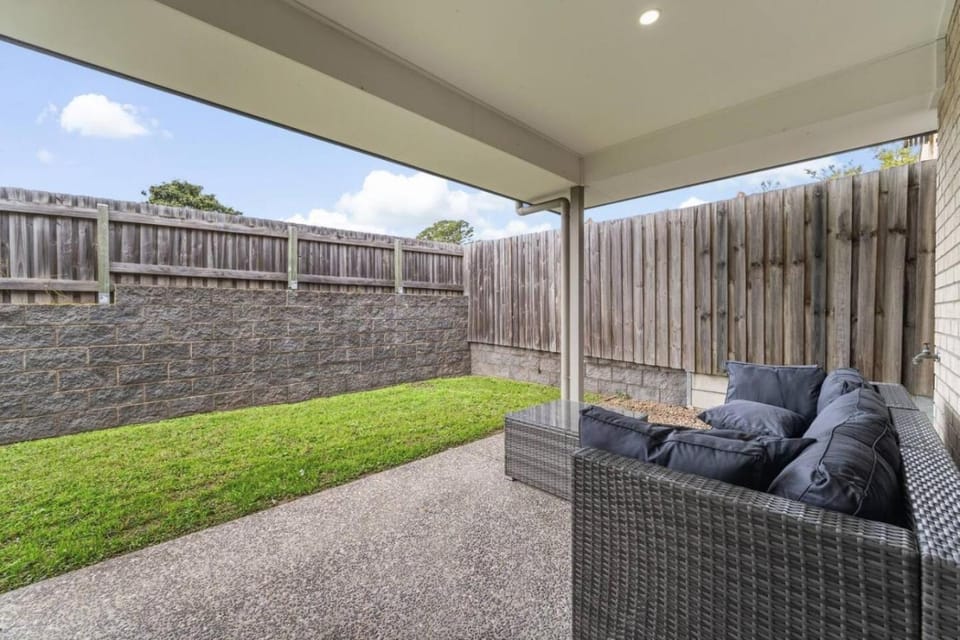 Family Stay Central Air Con Parking Near Shops House in Redbank Plains
