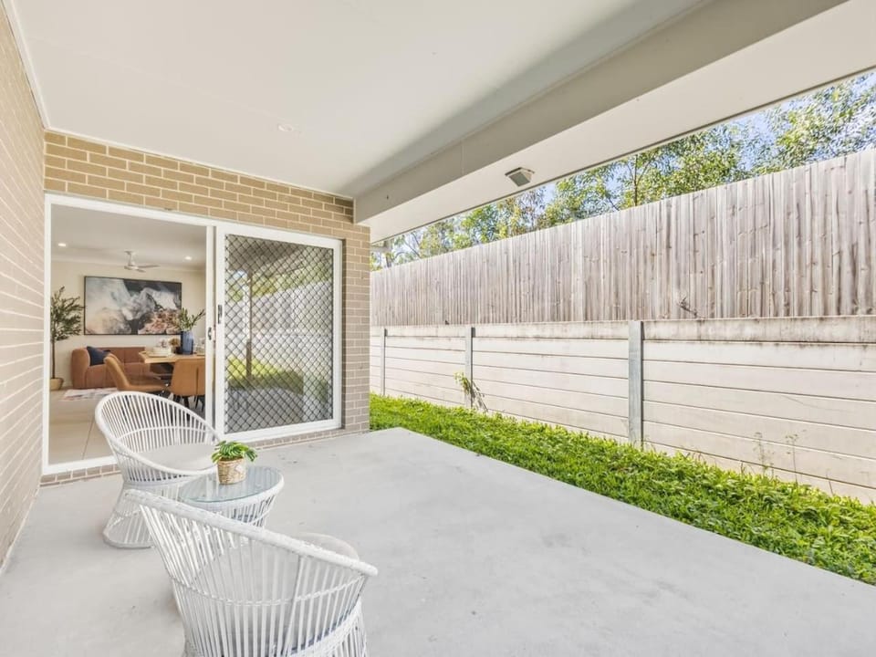 Stylish 4BR Family Retreat Peaceful and Convenient House in Brisbane