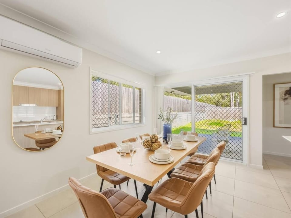 Stylish 4BR Family Retreat Peaceful and Convenient House in Brisbane