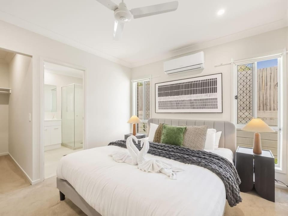Stylish 4BR Family Retreat Peaceful and Convenient House in Brisbane