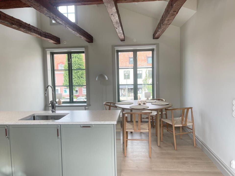 Dining area, kitchen