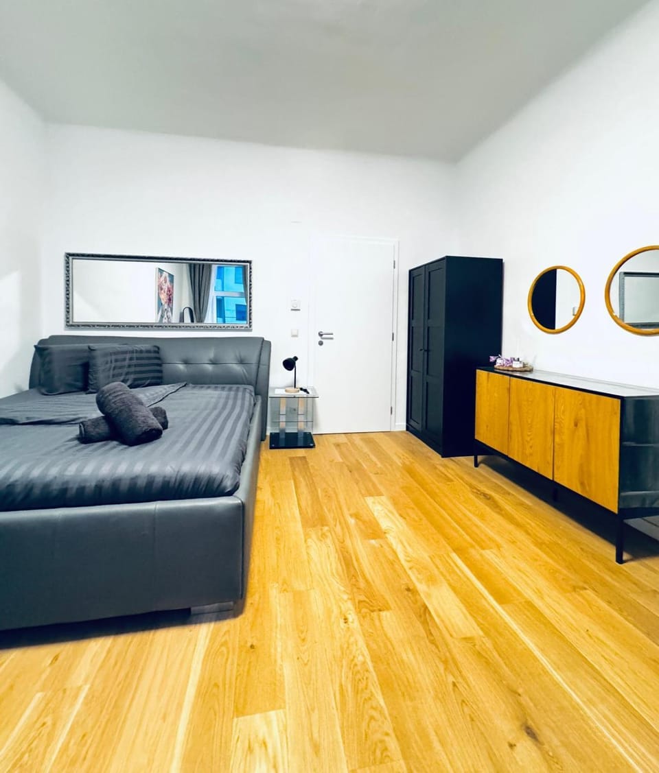 Bed, Photo of the whole room, Bedroom, wardrobe