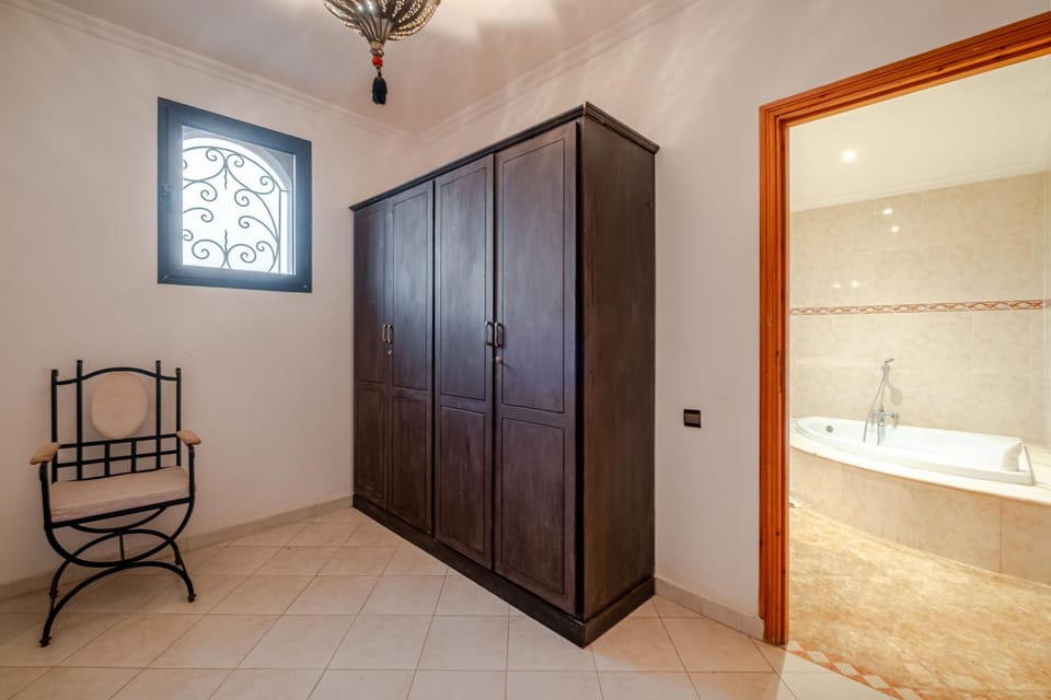 Bathroom, wardrobe