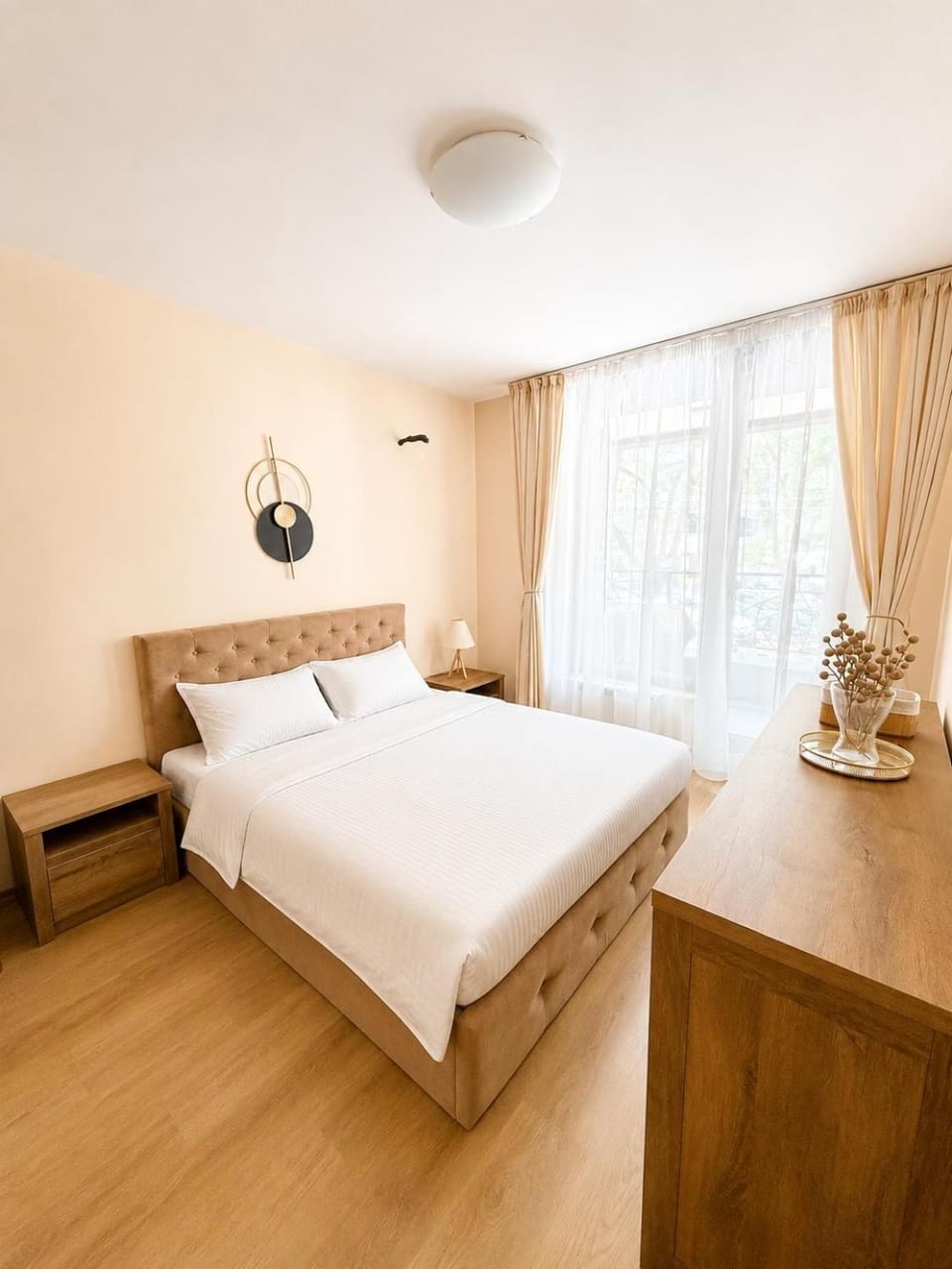 Bed, Photo of the whole room, Bedroom