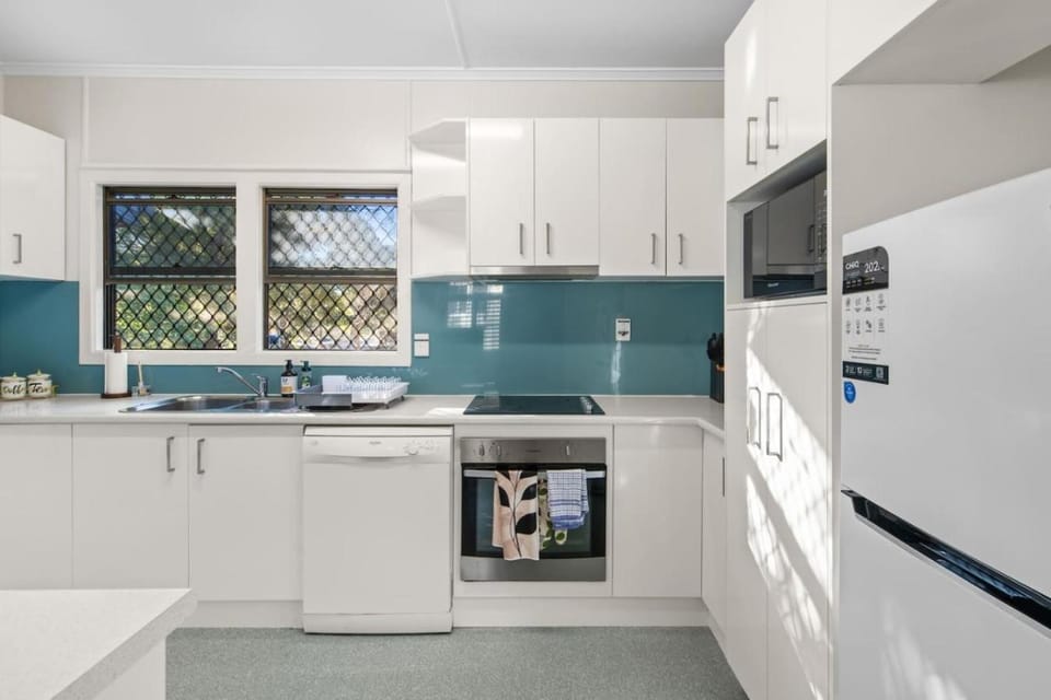 Great Value 5BR Home Near River and Great Location House in Indooroopilly