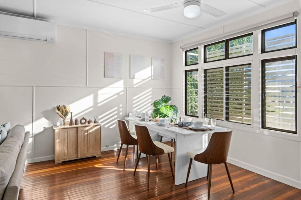 Great Value 5BR Home Near River and Great Location House in Indooroopilly