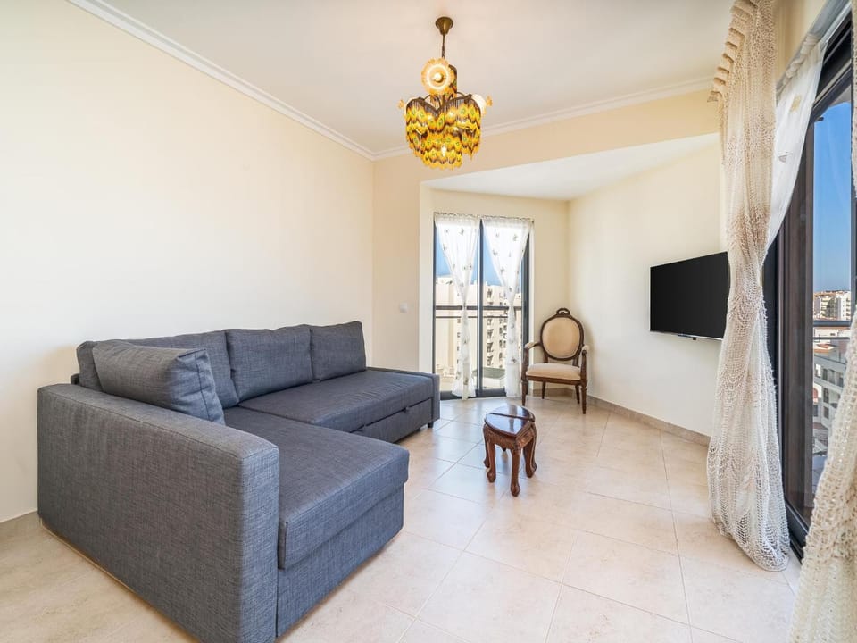 TV and multimedia, Living room, Seating area, Evening entertainment
