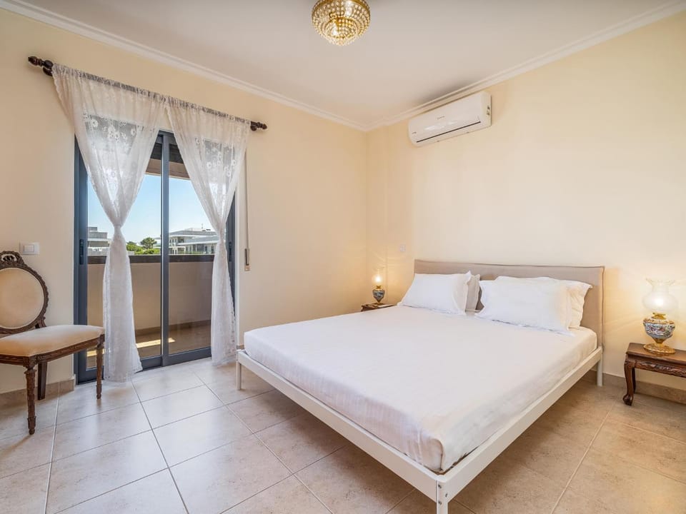 Bed, Bedroom, air conditioner
