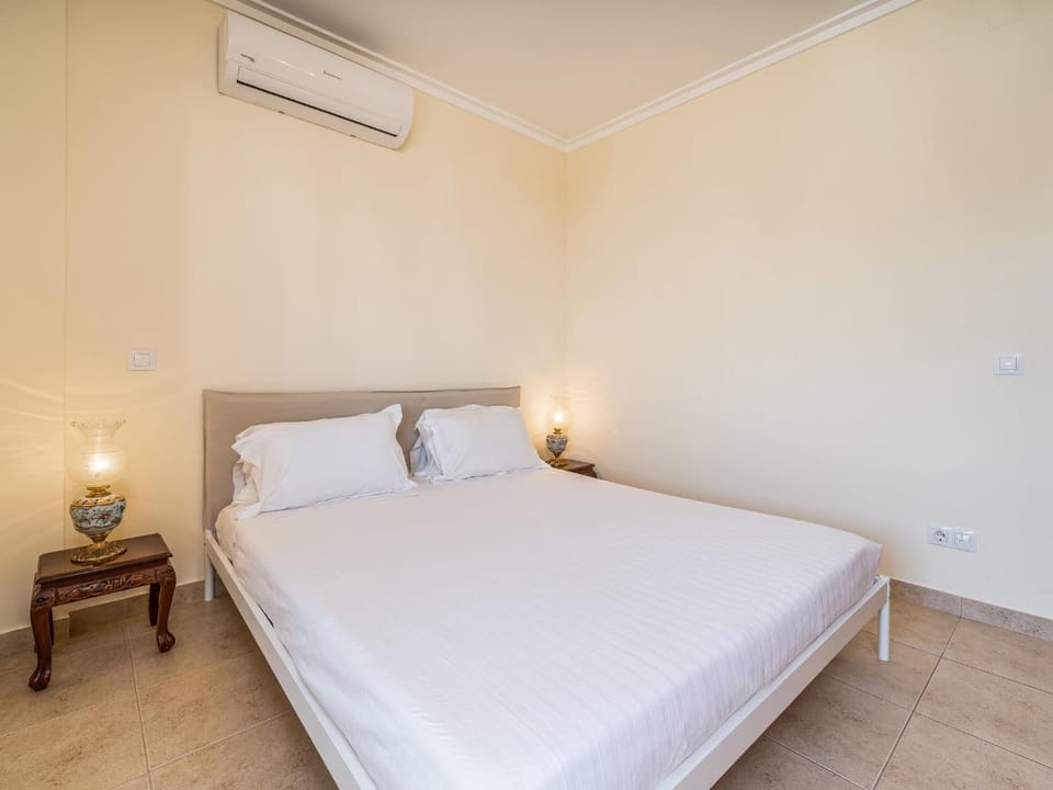 Bed, Bedroom, air conditioner