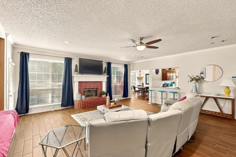 Kennedale Home with Private Year Round Hot Tub Game Room Sleeps 10 House in Arlington