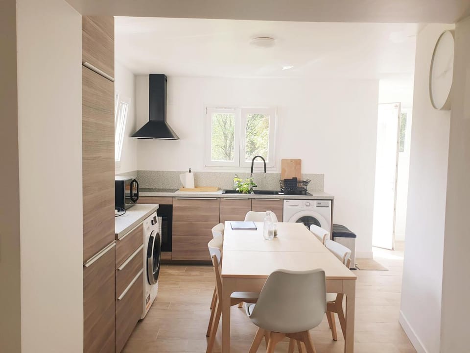 Property building, Kitchen or kitchenette, Living room