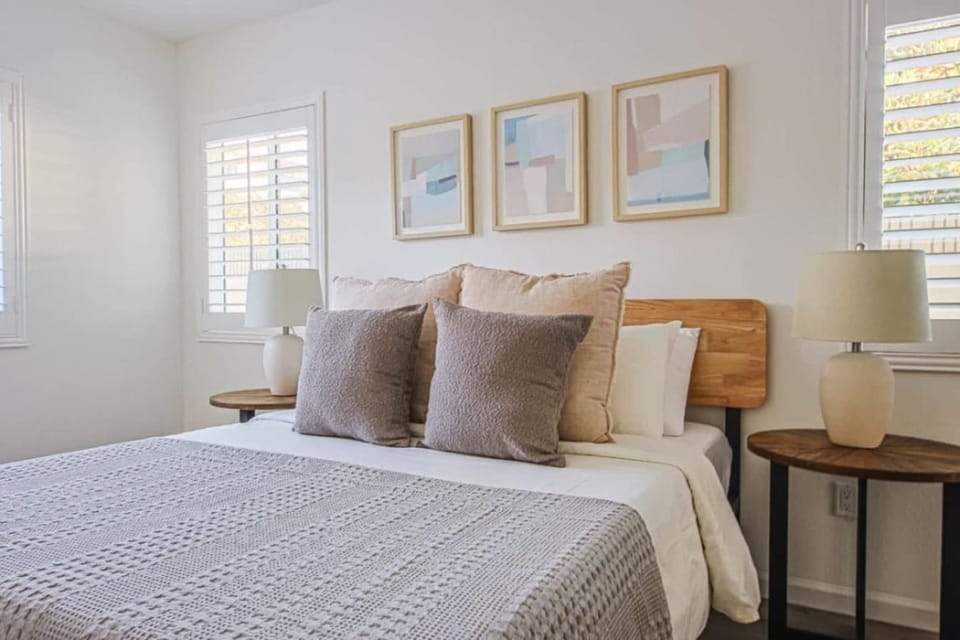 Cozy Westside Retreat 10 Min to Venice Beac House in Mar Vista