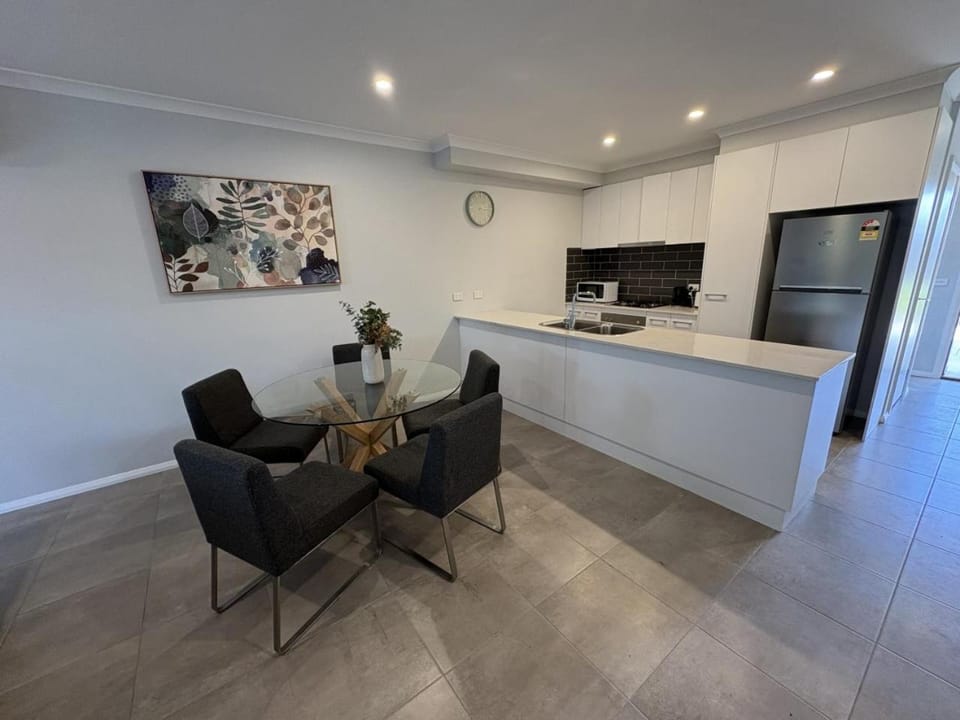 Kitchen or kitchenette, Seating area, Dining area