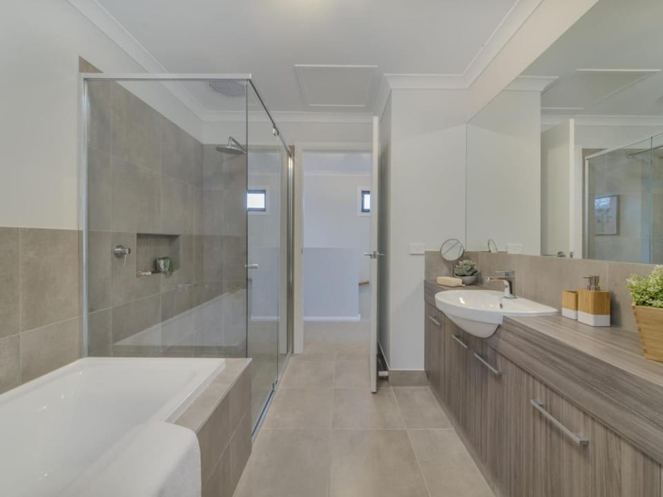 Shower, Bathroom, Bath, towels