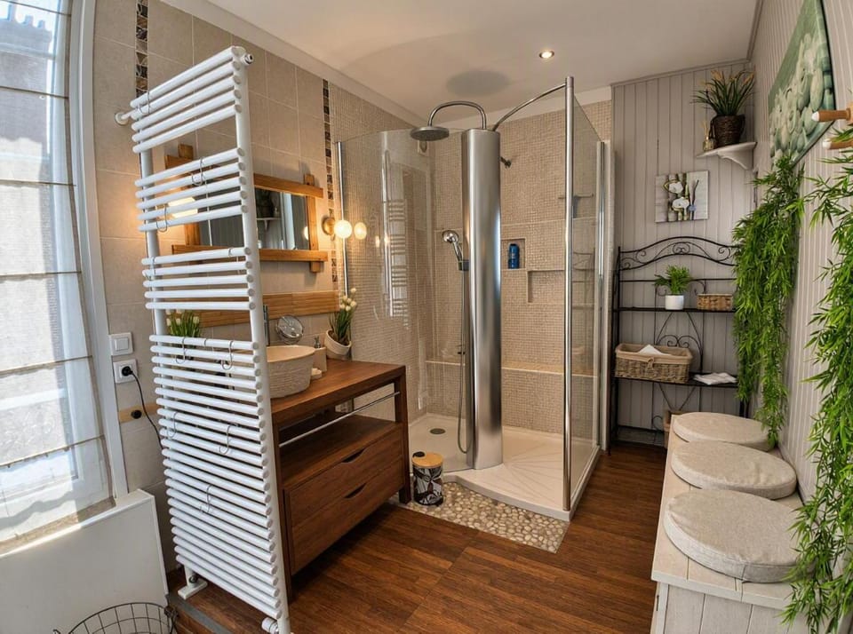 Shower, Bathroom, towels