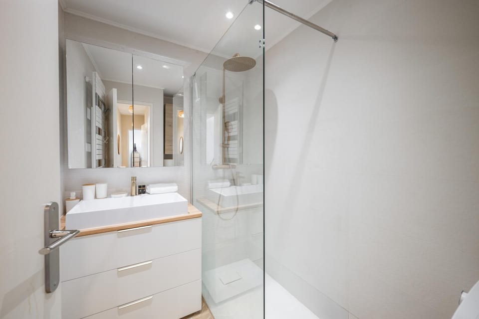Shower, Bathroom, towels