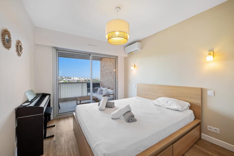 Photo of the whole room, Bedroom, hair dresser, towels