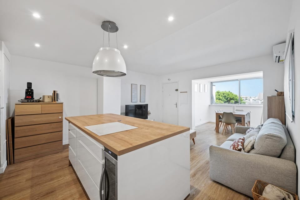TV and multimedia, Kitchen or kitchenette, Living room, Seating area, Dining area, minibar
