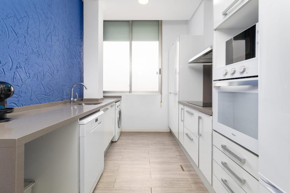 Kitchen or kitchenette, dishwasher, microwave, stove