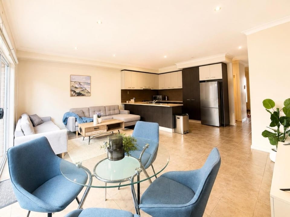 Easy Craigieburn Stay Family & Work Friendly House in Melbourne
