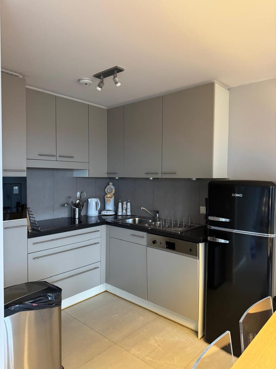 Coffee/tea facilities, Kitchen or kitchenette, dishwasher, oven, stove, toaster