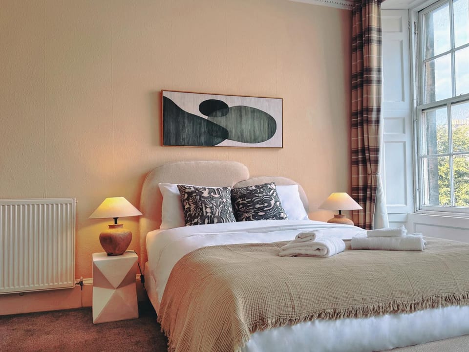 St Patrick Square 2BR Apartment in Edinburgh