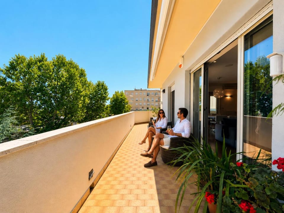 Patio, Day, People, Garden, View (from property/room), Balcony/Terrace, Garden view, group of guests