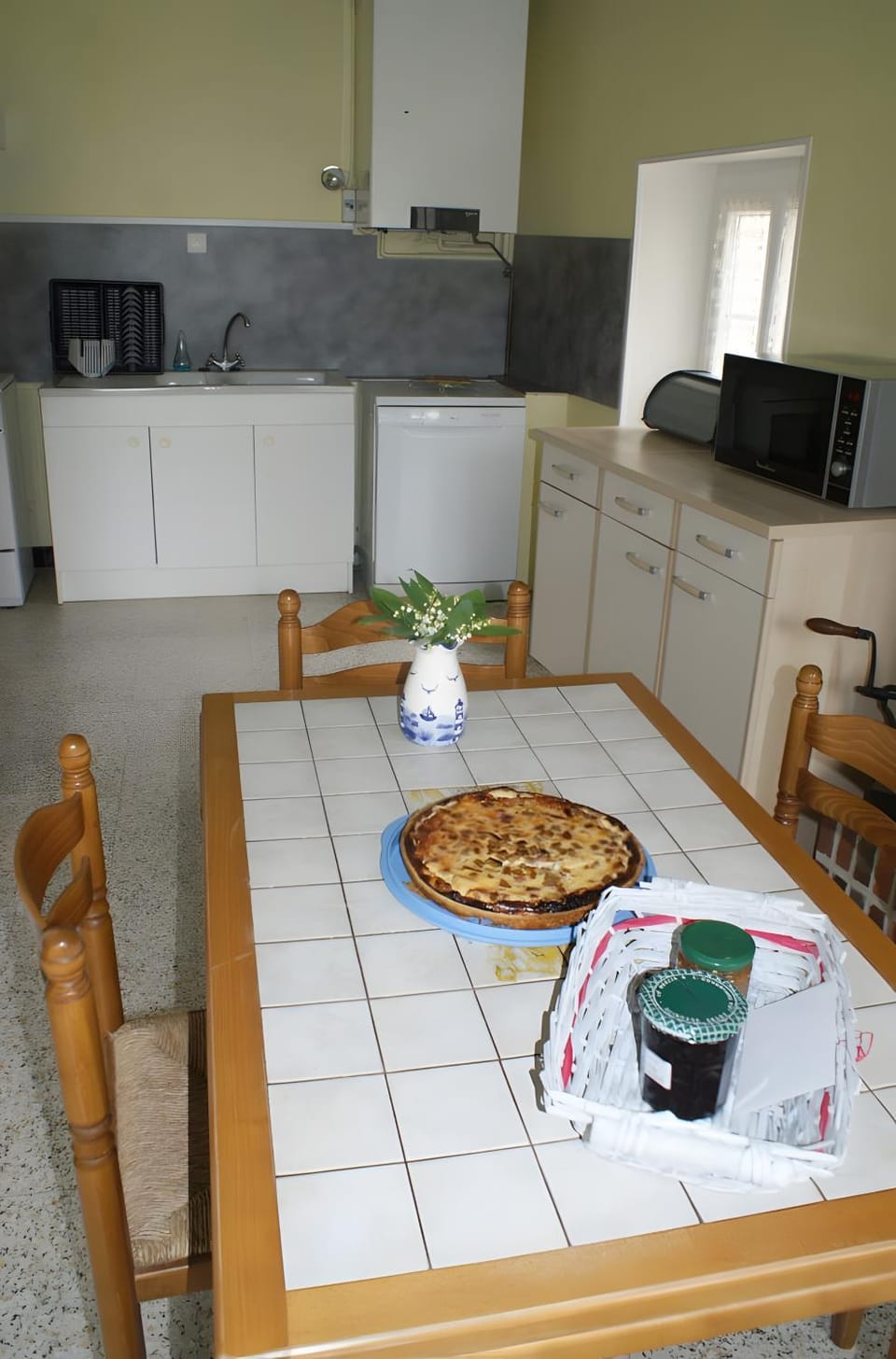 Kitchen or kitchenette, Living room