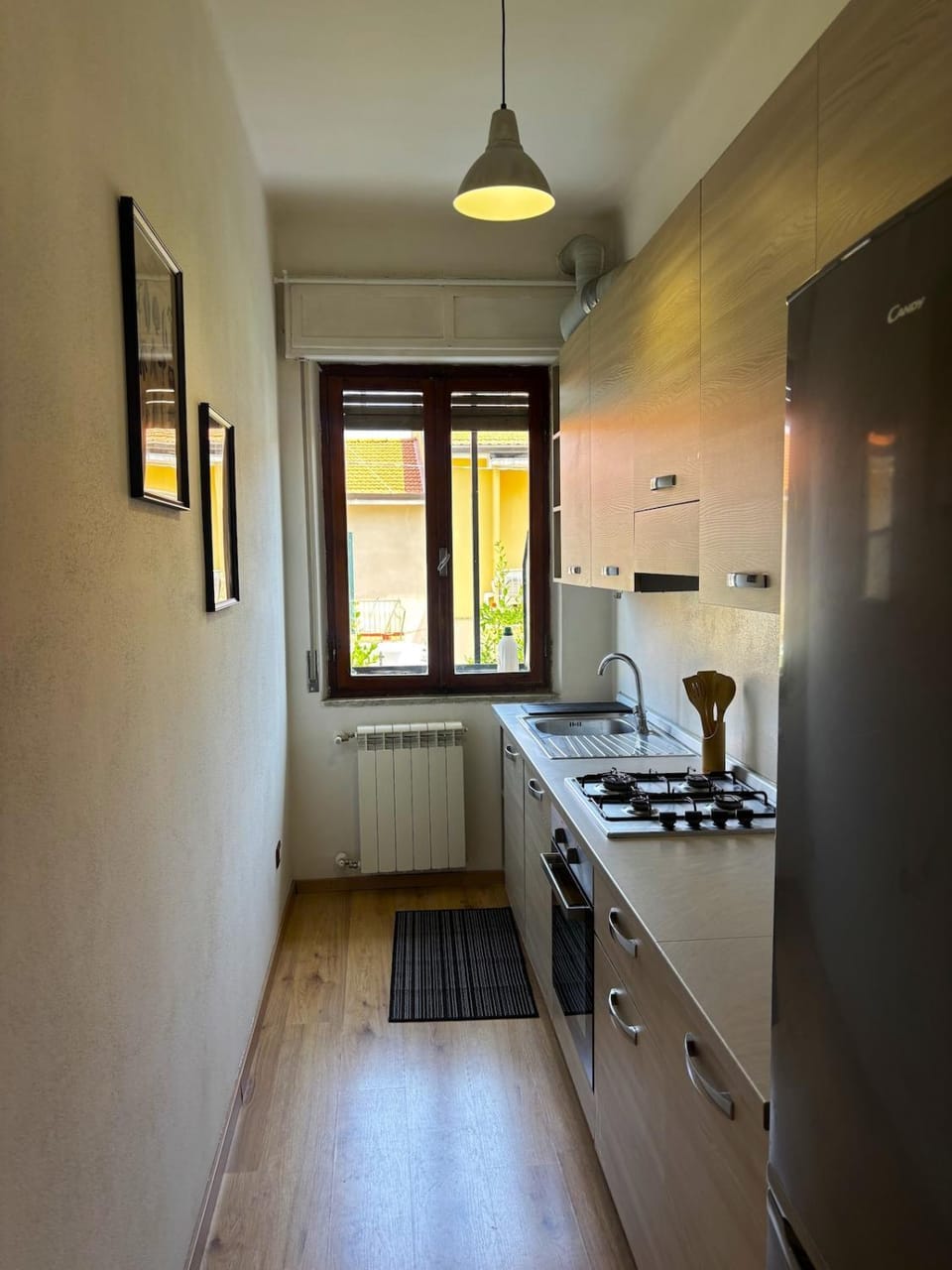 Kitchen or kitchenette, oven