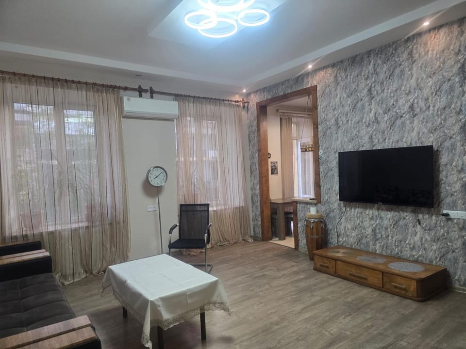Communal lounge/ TV room, TV and multimedia, Living room, Seating area, air conditioner