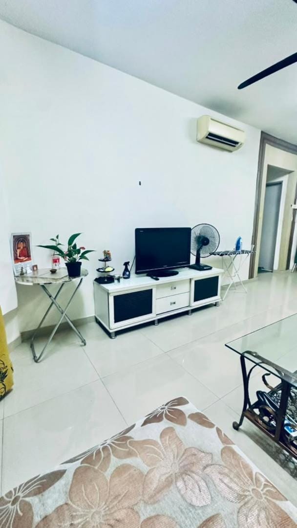 Communal lounge/ TV room, Living room, Seating area, Evening entertainment