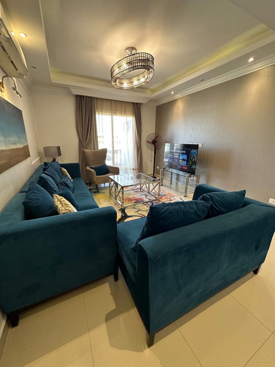Modern 2-BR apartment with Jacuzzi, 5 min from airport Apartment in New Cairo City