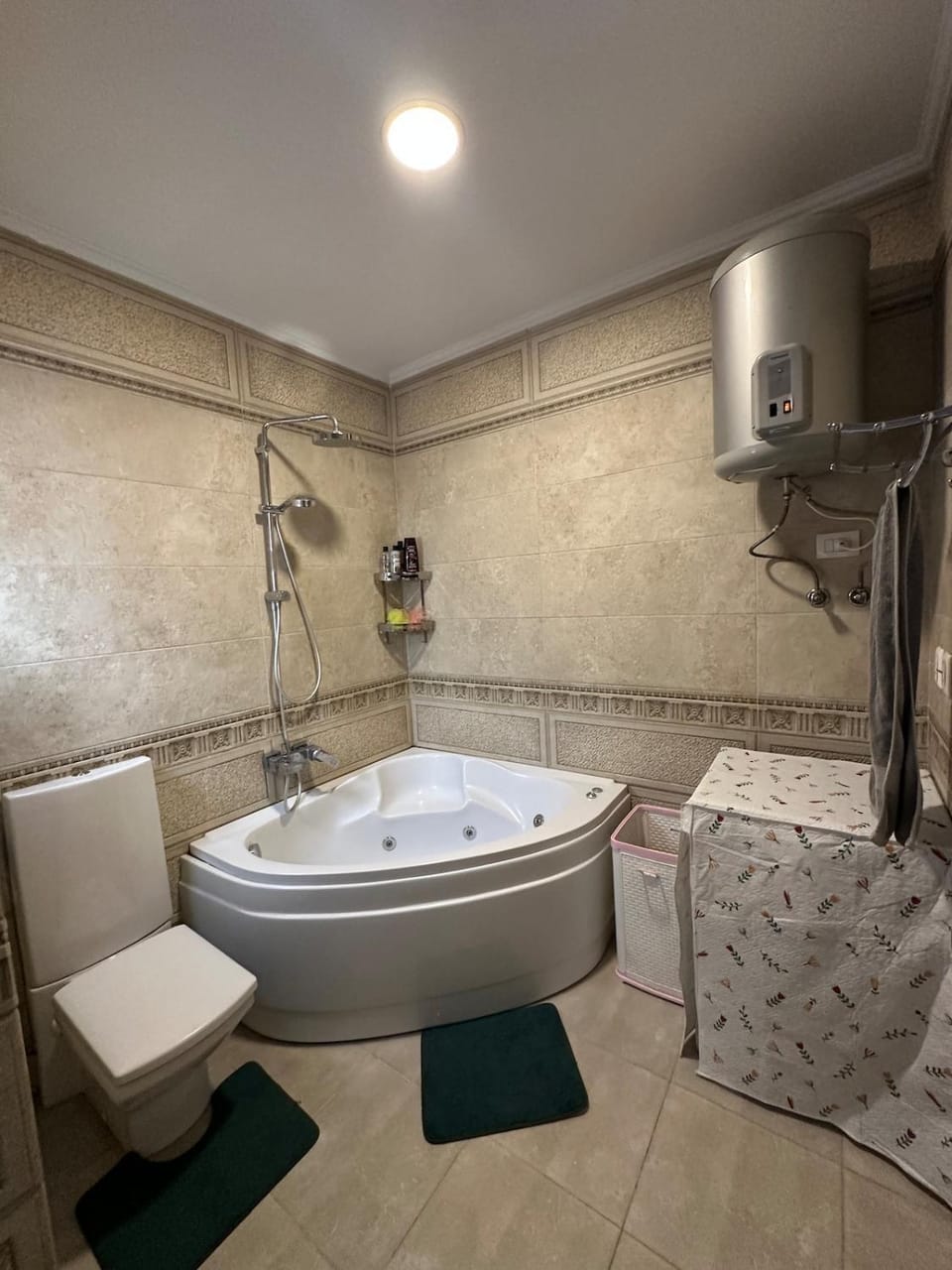 Modern 2-BR apartment with Jacuzzi, 5 min from airport Apartment in New Cairo City